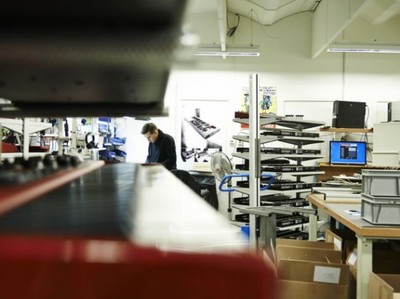 探秘 Nord 斯德哥尔摩工厂 从经典音色到网络设计，音乐科技的创新与传承